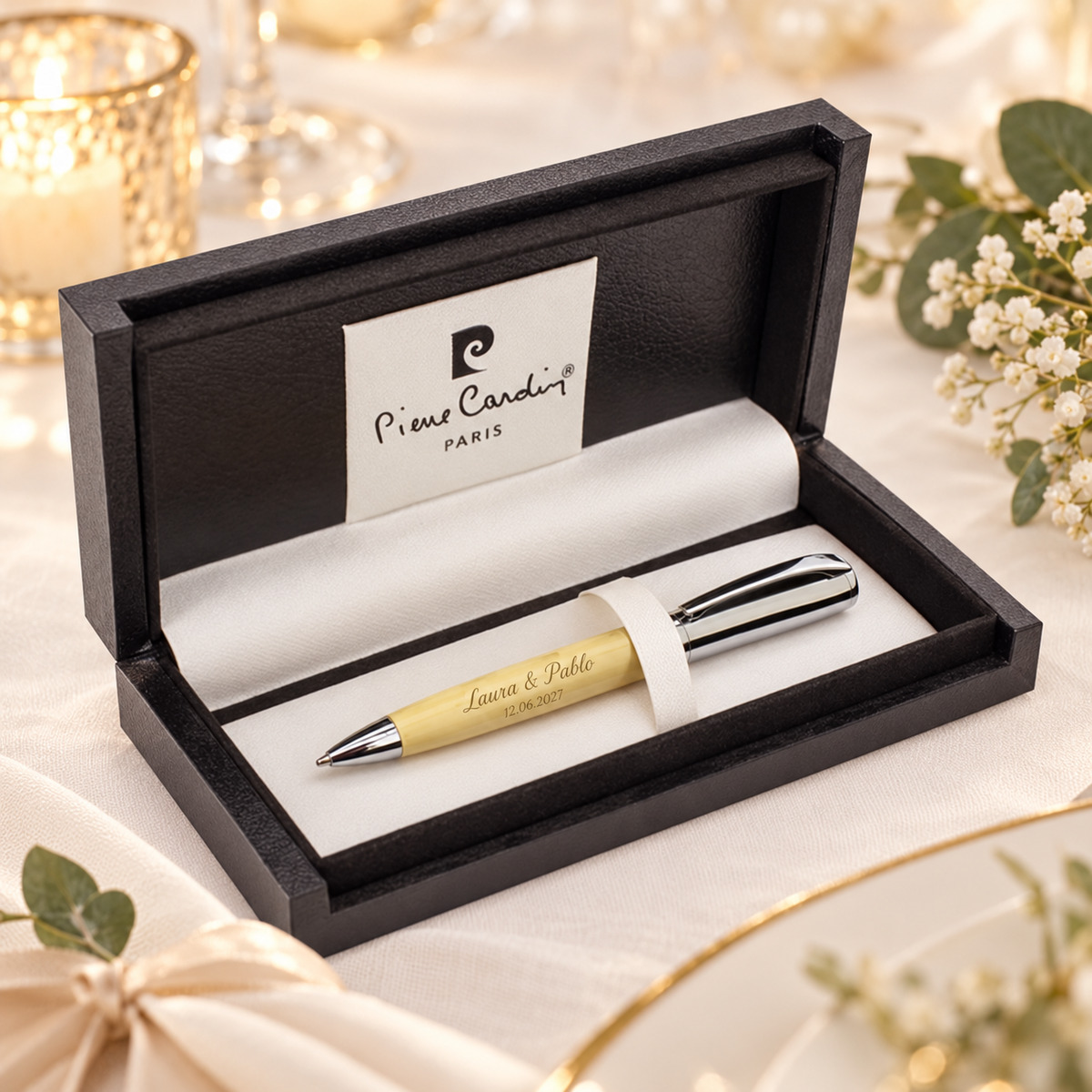 Bolígrafo personalizado para boda Ferrara de Pierre Cardin en ambiente de regalo